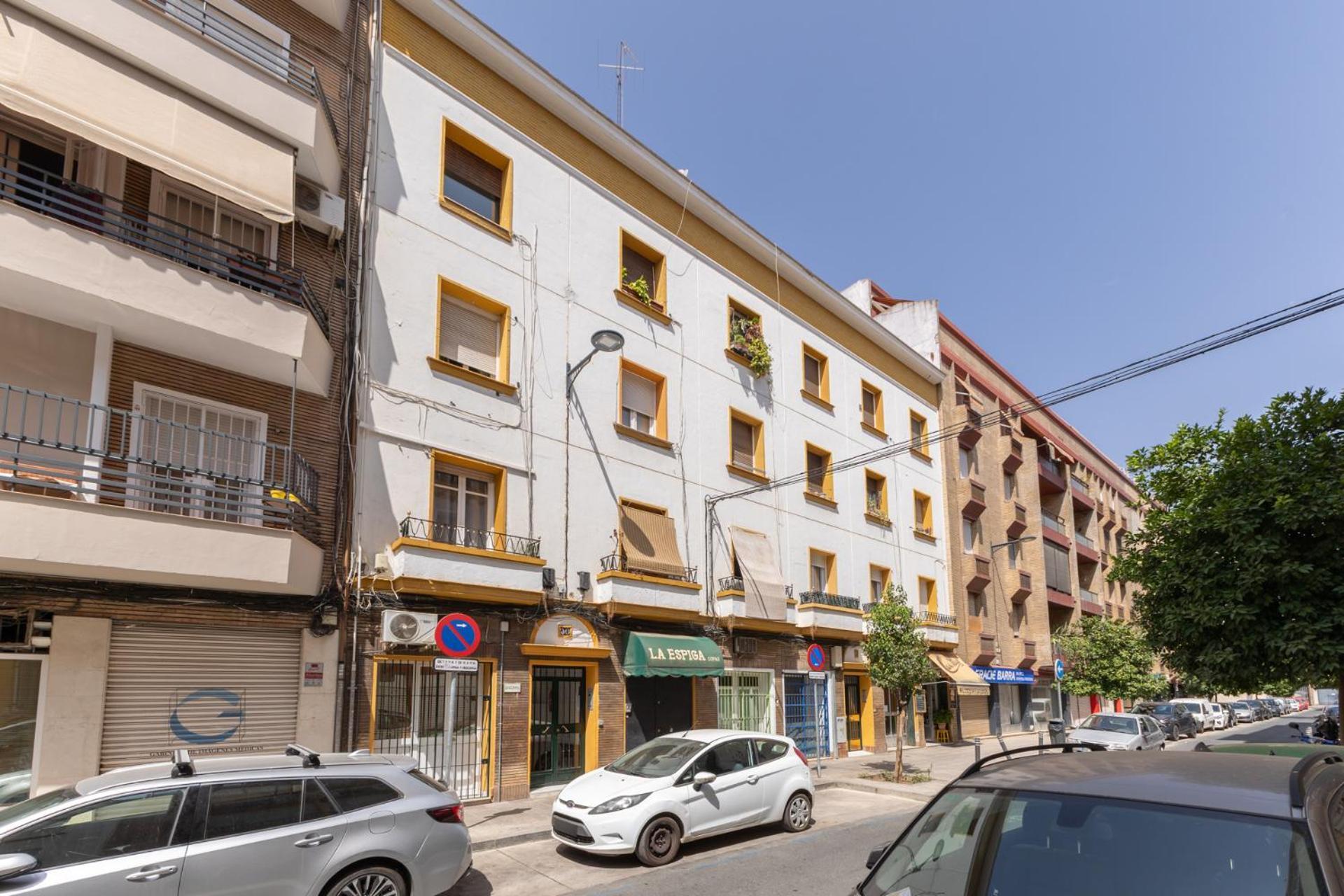 2 Bedroom Virgen De Begona Sevilla