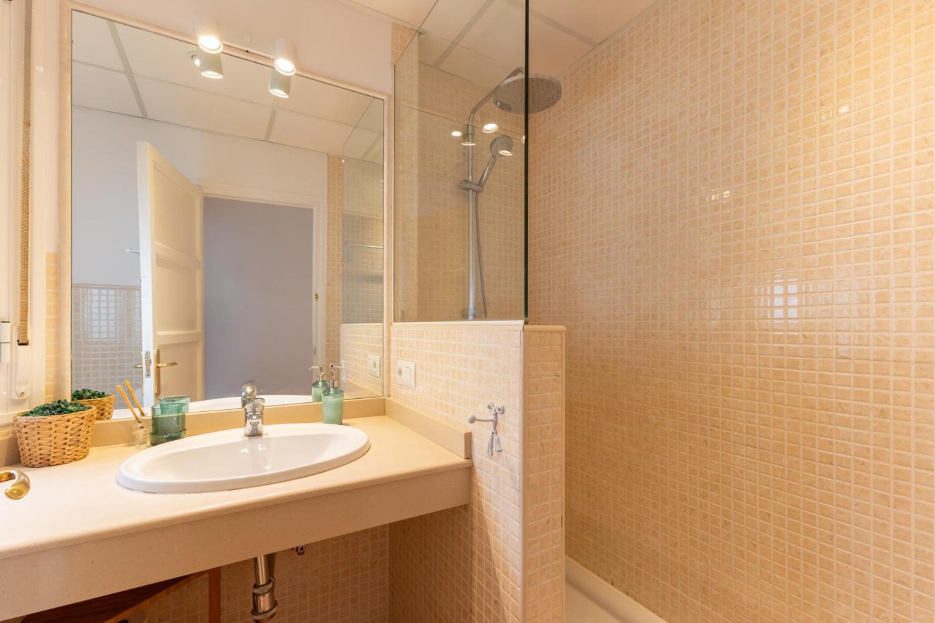 2 Bedroom Virgen De Begona * Sevilla