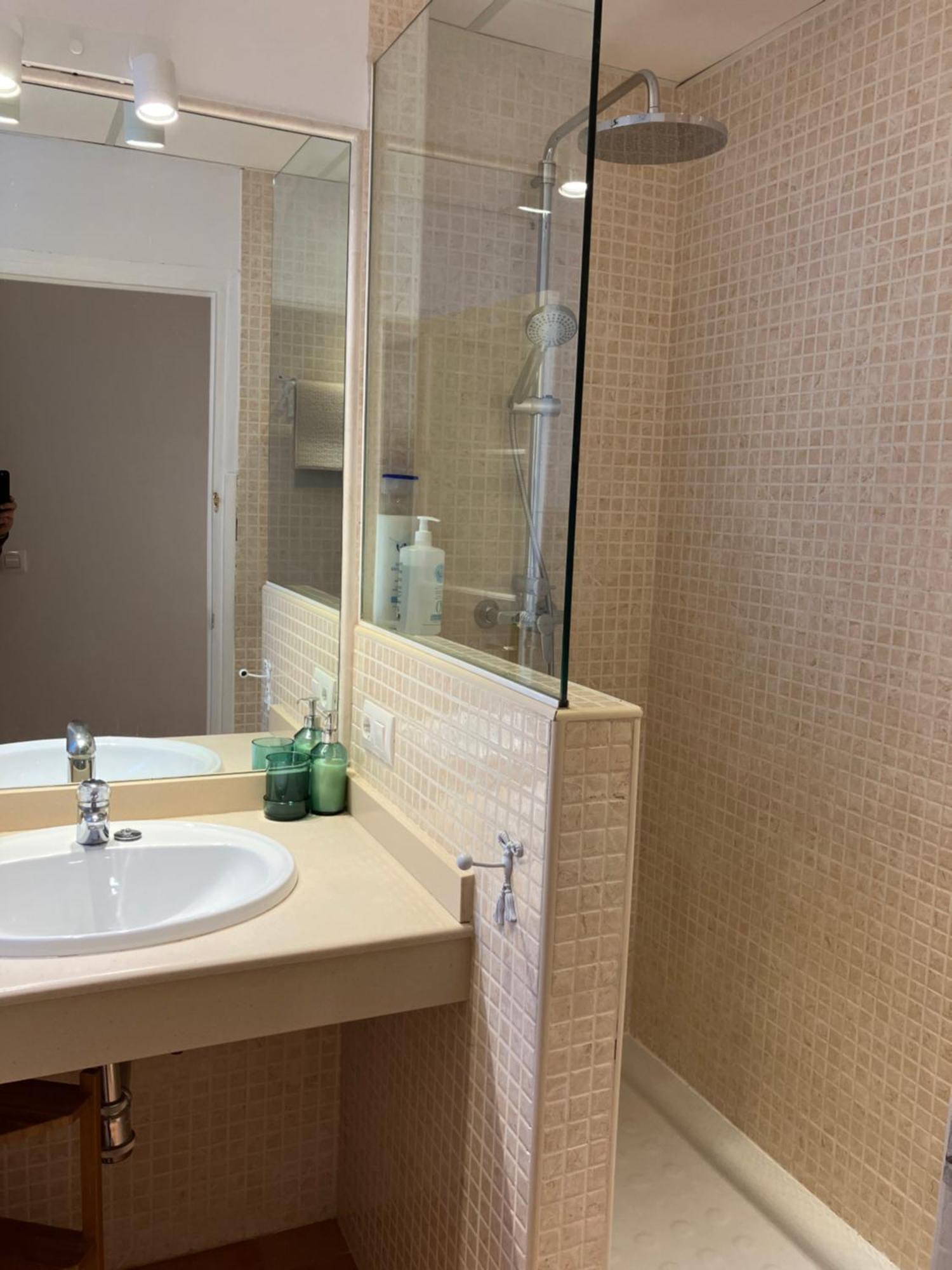 2 Bedroom Virgen De Begona Apartment Seville